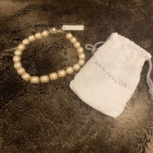 Never Used Ann Taylor pearl statement necklace